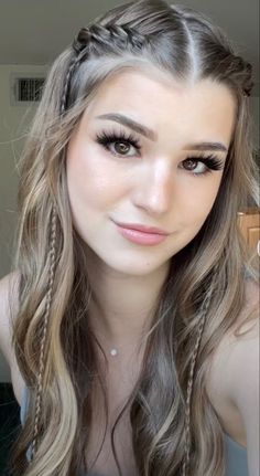 Curled Up Tips Hairstyles, Front Middle Braid Hairstyles, Hair Styles For Prom Medium Length Easy, Braided Hairstyles Concert, Cute Simple Wedding Hairstyles, Easy Braided Hairstyles Medium Hair, Small Braids In Hair Down, Trendy Hairstyles For Straight Hair, Cute Hairstyles Brooke Monk