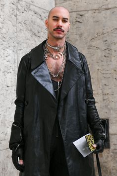 Bald Goth, Berghain Outfit, Rick Owens Menswear, Goth Chic, Dystopian Fashion, Masculine Fashion, Streetwear Inspo