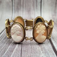 Collectible Yellow Gold Bracelets, Oval Cameo Bracelet For Formal Occasions, Antique Cameo Jewelry, Cameo Bracelet, Cameo Jewelry, Vintage Cameo, Cameo Ring, Vintage Stuff, Stunning Jewellery