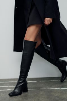 Low Heel Knee High Boots, Plain White Sneakers, Knee High Heels, Sneakers Looks, High Heel Boots Knee, Black Boots Tall, Cargo Shirts, Black Heel Boots, Trench Jacket