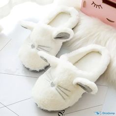 OrcaJump - Charming Feline Slippers - Non-Slip Hard Sole for Enhanced Traction Cat Slippers, Chat Kawaii, Animal Slippers, Ugg Style, Cute Slippers, Home Slippers, Warm Shoes, Cat Plush, Fluffy Animals