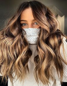 Golden Brown Hair With Highlights, Golden Brown Hair Dye, Bronze Hair Color, Light Golden Brown Hair, Pelo Chocolate, Medium Brunette Hair, Golden Brown Hair Color, Golden Brown Hair, Dark Brunette Hair