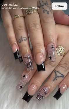 21st Birthday Nail Ideas Short, Nail Inspo Trendy Black, Gel X Nail Designs Black, Nails For Concert, Black Hello Kitty Nails, Black Nails With Design, G59 Nails, Y2k Nail Ideas, Baddie Nails Acrylic