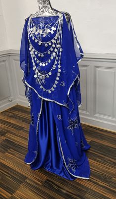 Turkish Fashion Traditional, Saudi Arabia Dress, Egyptian Dress, Royal Blue Skirts, Algerian Clothing, Plain Blue, Traditional Outfit, African Maxi Dresses, Royal Dresses