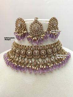 Antique Gold Polki Necklace Set comes with Stud earrings and tikka / Indian Jewelry/ High Quality Kundan and Polki Jewelry/ Bollywood Jewelry/Wedding Jewelry/Lavender color  All items are shipped from Brampton, Ontario, Canada. If you need your item by a certain day, please reach out to us for express delivery option before placing the order so that we can update the shipping for you. Standard shipping/delivery timeline Below are the delivery timeline estimates once the order ia shipped ---> USA delivery timeline * 3-5 business days to major urban centers in USA. It may take 1-2 days extra to remote locations ---> Canada delivery timeline  * 2-3 business days - GTA  & Montreal  * 2-4  business days - Rest of Ontario/Quebec * 3-6 business days-  Rest of Canada    ---> Europe/Middle East tim Elegant Purple Kundan Necklace For Wedding, Purple Stone Work Jewelry For Wedding, Purple Kundan Bollywood Jewelry, Purple Kundan Jewelry For Diwali, Festive Purple Kundan Jewelry, Festive Purple Kundan Necklace, Traditional Purple Necklace For Festive Occasions, Purple Meenakari Jewelry For Wedding, Traditional Purple Necklace For Festive Season