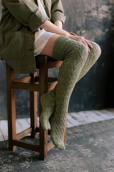 Bikinis Crochet, Chunky Knitting Patterns, Design Moda, Sock Knitting Patterns, Thigh High Socks, Pdf Knitting Pattern, Sock Patterns, Patterned Socks, Diy Knitting