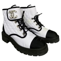 Chanel boot. White quilted and black details. Laces closure. Italian number 39. Even though they haven’t been used a lot, they have a light yellow halo on the canva as can be seen from the photos. and two light dark marks on the tip. good general condition overall. It comes with original box. Italian Numbers, Black And White Boots, Chanel Boots, Chanel Outfit, Azzedine Alaia, Dark Mark, Anya Hindmarch, White Quilt, White Boots