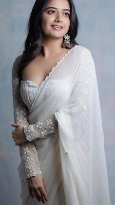 Ashika Ranganath, Off White Saree, Saree Wearing Styles, Sarees For Girls, Look Festival, Fashionable Saree Blouse Designs, Fancy Sarees Party Wear, Indian Fashion Saree