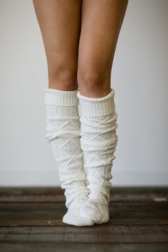 Knitted Slipper Boot Socks Cable Knit Lounge by ThreeBirdNest. And how cute is that! Socks And Leg Warmers, Boots Socks, Knit Boot, Comfy Boots, Knee Highs, Knitted Socks, Cozy Socks, Cozy Gift, White Socks