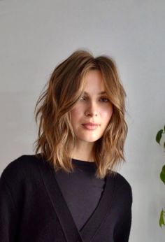 20 Flattering Shaggy Hair to Inspire You Wavy Shag Haircut, Lob Bangs, Bangs Round Faces, Shaggy Lob With Bangs, Wavy Mid Length Hair, Wavy Shag, Shaggy Lob, Medium Shaggy Hairstyles, Layered Haircuts For Medium Hair