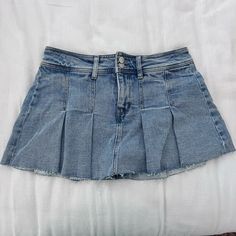 Size 5 Denim Skirt With Built In Denim Shorts, Never Worn Trendy Mid-rise Denim Skort, Trendy Medium Wash Skort With Frayed Hem, Trendy Medium Wash Denim Skort, Y2k Cutoff Denim Mini Skirt, Y2k Denim Cutoff Mini Skirt, Y2k Style Cutoff Denim Mini Skirt, Dark Wash Mid-rise Denim Skort, Y2k Mid-rise Denim Skort, Y2k Style Mid-rise Denim Skort