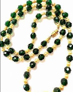 Beautiful Vintage Emerald and Gold Necklace.In wonderful condition.The color is outstanding. Emerald Green Necklace, Gold Belt Buckle, Gifts Vintage, Gold Belts, Satin Bags, Buckle Bracelet, Gold Gifts, Green Necklace, Necklace Vintage