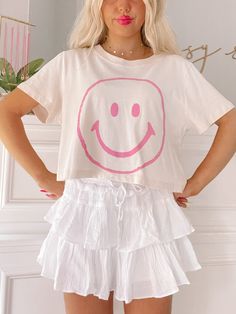 Simply Smiley Tee | Sassy Shortcake Boutique | sassyshortcake.com Preppy Shirts For School, Cute Preppy Outfits For School, Cute Preppy Clothes, Preppy Back To School Outfits, Preppy Shirts, Sassy Shortcake, Pink Smiley Face, Preppy Wardrobe, White Linen Skirt