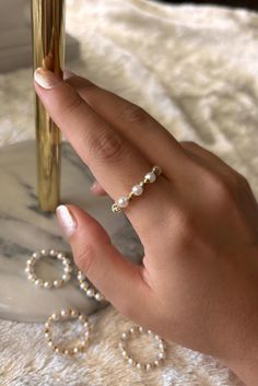 This handcrafted pearl ring is a unique design. The links between the pearls are 18k gold-plated. Our products are tarnish-resistant and will not change color over time. Delicate Pearl Jewelry, Pearl Ring Vintage, Vintage Pearl Ring, Pearl Rings Vintage, Freshwater Pearl Ring, Jewelry Minimalist, Vintage Pearl, Vintage Pearls, Ring Vintage