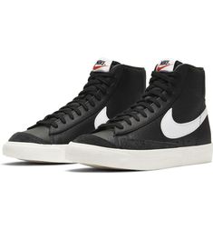 Nike Noir, Blazer Mid 77 Vintage, Sneaker Nike, Sneaker Outfits, Basket Vintage, Nike Blazer Mid 77, New Shoe, Nike Blazers Mid, Nike Blazer Mid