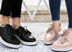 ✅ Oxford shoes is a great way to look trendy. How to wear it to be in fashion? We show you the most stylish outfit ideas for oxford shoes.👩 Daily Shoes, Mode Shoes, Sport Chic, Loeffler Randall, Kinds Of Shoes, Day 6, Crazy Shoes, Shoe Obsession, Shoe Lover