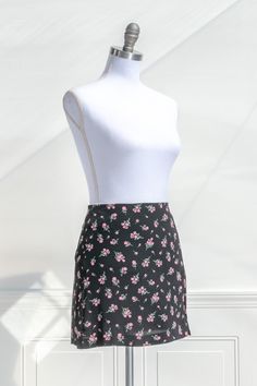 short skirts - a beautiful pink floral on black short skirt. quarter side view. amantine. Skirt Collection, French Girl Style, Cottagecore Style, Floral Mini Skirt, Pink Floral Print, Easter Dress, French Girl, Short Skirt, New Arrival Dress