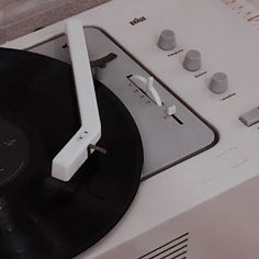 an old record player is sitting on top of a turntable