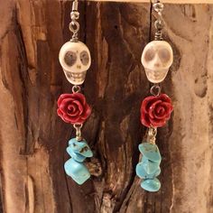 Handmade Red Rose Turquoise Chip Beads Skull Skull Bead Earrings, Bohemian Skull Earrings For Gifts, Bohemian Handmade Skull Earrings, Day Of The Dead Beaded Jewelry Gift, Multicolor Bohemian Skull Jewelry, Sugar Skull Jewelry Diy, Halloween Jewelry Diy Ideas, Handmaid Jewelry, Skull Bead Jewelry