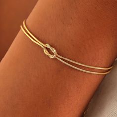 Mother Daughter Bond, Daughter Bonding, Ant Spray, Knot Bracelets, Mother Daughter Bonding, Bracelet Knots, Heart Warming, Drinks Recipes, Knot Bracelet