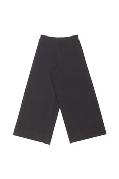 Collection: Aarre Spring 2020. Material: 75% GOTS certified organic cotton + 28% polyamide + 2% elastane. Description: High waist, fitted and wide leg cropped Alex culottes are the must in this season. Fabric for these culottes is Ponte Roma interlock, high quality stretch knit jersey fabric. Elastic waist. Color: Black Model is wearing size small. See the sizing chart in centimeters. Care: Machine wash warm, no tumble dryer. Shrinkage max 5%. Made in Portugal. Sizing:We recommend you choose the Finnish Women, Culottes Pants, Functional Clothing, Sustainable Fashion Brands, Sustainable Clothing, Jersey Fabric, Print Tops, Knit Jersey, Sustainable Fashion