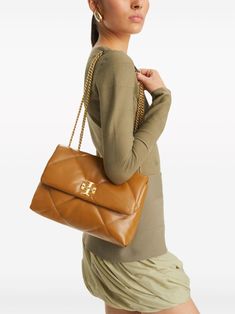 Made from luxurious 100% nappa cow leather Dimensions: W:27.5cm x H:17cm x D:8cm Convertible design allows for use as a shoulder bag or crossbody Perfect for the stylish and modern woman Part of the SS24 collection for a timeless and on-trend look Supplier SKU: 154704 Gorgeous black color to match any outfit Designed by the iconic fashion brand Tory Burch Tory Burch Kira, Quilted Shoulder Bag, Quilted Handbags, Brown Leather Shoulder Bag, Leather Cap, Mens Fall, Mini Shoulder Bag, Quilted Bag, Sneaker Heels