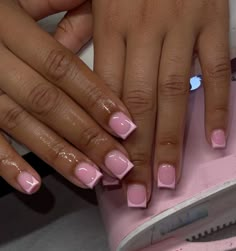 Shorties Nails Black Women, Short Pink Set Nails, Short Nail Set Ideas Simple, Pink Overlay Nails, Cute Overlay Nails, Extra Short Acrylic Nails, Black French Tip Nail, Black French Tip