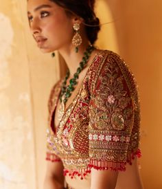 Roqa's 'The Odyssey' collection introduces a lehenga that exudes grace and tradition. Infused with a lively story delicately embroidered on the lehenga skirt, it's a tribute to the grandeur of Indian celebrations. Based on net, The handwoven marvel is elevated with antique gold sequins, and the timeless dabka embroidery, making it a treasure trove of heritage. Emb Technique, Reka Bentuk Blaus, Brown Pics, Blouse Drawing, Casual Bridal Dress, 50 Blouse Designs, Cancan Lehenga, Blouse Lehenga, Net Embroidery