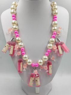 Another cool statementnecklace to make you the centre of the party. Of give it as a present to your Wine-bestie.... Make freinds with a bottle or 7. Unique Pink Necklace For Party, Trendy Necklaces For Valentine's Day Party, Trendy Valentine's Day Party Necklaces, Novelty Pink Necklace For Birthday, Pink Novelty Necklace For Birthday, Pink Necklace For Valentine's Day Party, Novelty Jewelry For Valentine's Day Party, Barbie Halloween Costume, Barbie Halloween