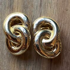 Vintage clip on earrings. Gold coloured swirl earrings. Excellent condition. Clip on closures.  Earrings are not intended to be worn while sleeping bathing or swimming. Not recommended for children. CANADIAN PRICES INCLUDE GST/HST WHERE APPLICABLE. ETSY WILL CALCULATE ANY PST OWING AT CHECKOUT. Retro Round Gold Clip-on Earrings, Retro Gold Round Clip-on Earrings, Vintage Clip On Earrings, Swirl Earrings, Color Swirl, Vintage Clip, Earrings Gold, Clip On, Vintage Gold