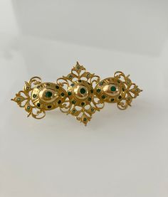 It is a brooch / pendant. Spanish, dating from the 18th Century. These types of pieces are very rare, since they were donated to churches for the crowns of the virgins and other goldsmiths. It is for a collector of high-quality Spanish jewelry. epoch. Approx. measurements, 6.3x 3.3cm. Weight, 12.8cm. Traditional Yellow Gold Brooches For Formal Occasions, Traditional Yellow Gold Formal Brooches, Antique Yellow Gold Brooches With Intricate Design, Yellow Gold Baroque Brooch For Formal Occasions, Formal Yellow Gold Baroque Brooches, Traditional Hallmarked Brooch For Formal Occasions, Vintage Yellow Gold Baroque Brooch, Traditional Yellow Gold Pendant Brooches, Antique Yellow Gold Filigree Brooches