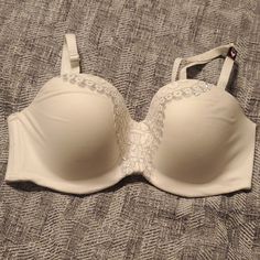 Nwt Body By Victoria Bra 34d Rhinestone Bra, Corset Bra, Coverage Bras, Vs Bras, Victoria Secret Body, Pretty Lingerie, Victoria Secret Bras, Bra And Panty Sets, Pink Bra