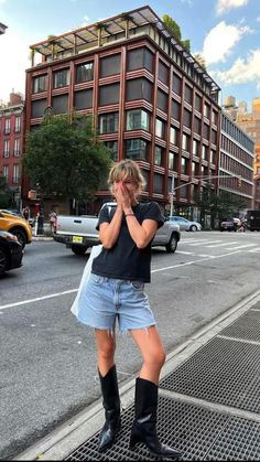 Denver Style Outfits Summer, Long Boots Summer Outfit, Summer Outfit Boots, Nyc Summer Fashion Street Styles, Brooklyn Outfit Summer, Berlin Summer Style, Izzipoopi Outfits, Summer Outfits Boots, Short And Boots Outfit