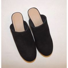 Ann Taylor Loft Black Leather Suede Wooden Clogs Sz. 7 Nwot Thank You For Supporting Sustainable Fashion And Embracing The Uniqueness Of Thrifted Treasures With Me! All Items Sold Here Are Sourced From Thrift Stores And Second-Hand Markets. Therefore, Each Product May Feature Unique Imperfections, Wear, Or Variations In Color And Condition. I Take Great Care To Accurately Represent And Photograph Each Item To The Best Of My Ability. Any New Items, Whether With Or Without Tags, Will Be Clearly No Casual Suede Clogs With Block Heel, Casual Mules With Rubber Sole, Medium Width, Casual Mules With Rubber Sole And Medium Width, Black Platform Clogs With Wedge Heel, Black Slip-on Clogs For Spring, Black Flat Heel Clogs For Spring, Black Synthetic Clogs With Wedge Heel, Suede Clogs With Closed Toe For Work, Suede Closed Toe Clogs For Work