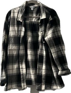 Oversized Black Flannel Shirt For Fall, Oversized Black Flannel Top, Trendy Black Flannel Top, Oversized Black Button-up Flannel Shirt, Oversized Black Flannel Shirt For Winter, Black Relaxed Fit Flannel Top, Trendy Black Cotton Flannel Shirt, Long Flannel, Plaid Shirt Women