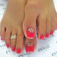 Nail Designs are continually changing, but one thing that doesn't change is the effect a good manicure can have on an amazing outfit. Teen Nail Art, Beach Toe Nails, Pedicure Designs Summer, Ideas Pedicure, Red Toenails, Gel Pedicure, French Pedicure