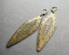 Bronze Shield Earrings: These stunning statement earrings are sure to turn heads wherever you go! Perfect for music festivals, boho photo shoots, Burning Man, or anywhere else you want to celebrate your bold sense of fashion. ✧ Just under 3.75 inches long ✧ Mid-weight design at ~10 grams each (same as 2 US nickels) ✧ Aged brass lever-back hooks for secure fit ✧ Hypoallergenic steel hooks or tunnel threaders on request ✧ Gift-ready in attractive, earth friendly box ✧ Handmade just for you, ready African Spear, Spear Earrings, Bronze Earrings, Earrings Big, Egyptian Jewelry, Festival Jewelry, Fall Earrings, Earrings Bohemian, Big Earrings