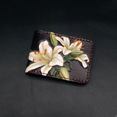 Now keeping your cards and IDs safe and organized is super easy. This handmade card holder that is made of genuine leather is a stylish option to have cards handy and safe. With a box-shaped construction and a lovely lily flower pattern, it is a stylish accessory for fashionable women.Specifications Use: Credit Card Style: Casual Shape: Box Pattern Type: Floral Origin: CN(Origin) Model Number: XD0163 Main Material: Genuine Leather Item Type: Card & ID Holders Genuine Leather Type: Cow Leather Ge Lily Flower Pattern, Diy Leather Projects, Leather Card Holder Wallet, Leather Engraving, Driver License, Box Patterns, Hand Painted Leather, Leather Card Holder, Leather Flowers