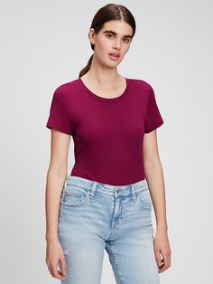 Casual Stretch Crew Neck T-shirt, Casual Fitted Crew Neck T-shirt, Fall T-shirt With Ribbed Neckline, Fall T-shirt With Ribbed Neckline For Everyday, Casual Cotton Short Sleeve Top For Fall, Trendy Cotton Scoop Neck T-shirt, Trendy Fitted Crew Neck T-shirt, Casual Fitted T-shirt For Everyday, Casual Stretch Crew Neck Short Sleeve Top