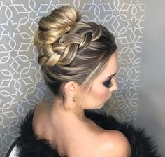 PENTEADO DE FESTA DA SEMANA Updo Ponytail, Messy Wedding, Wedding Ponytail, Hair Messy, Diy Wedding Hair, Pony Tails, Peinados Recogidos, Hairstyles Updo