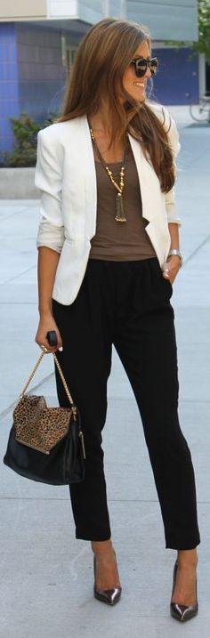 <3 White Blazer, Brown and Black. So Simple! So Chic! Skirt Diy, Outfit Trends, Business Outfit, Casual Work Outfits, Looks Chic, Work Outfits Women, Work Wardrobe, 가을 패션, White Blazer