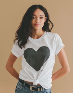 Big Heart, Gambarimasu T-Shirt – Joseph+Sue Relaxed Fit Heart Print T-shirt For Summer, Casual Heart Print T-shirt With Relaxed Fit, Trendy Cotton T-shirt With Heart Print, Everyday Graphic Tee With Heart Graphic, Heart Graphic Tee For Everyday, Heart Graphic Tee For Everyday Wear, Everyday Heart Graphic Tee, Trendy Heart-shaped T-shirt For Spring, Black Heart Print T-shirt For Spring