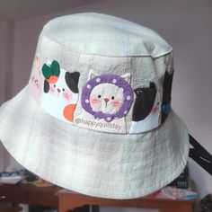 *Before purchasing, it is recommended to watch the video via the link below. https://youtu.be/pjzLpTylDko?si=vo4emY5Chv2mvzRs You'll receive a bucket hat pattern with a cute cat around the body of hat, designed by happyquiltday. This video will show you the applique and drawing a cat's face using acrylic paints. and sewing and assembling various parts according to the steps There are no written instructions. Instead, you will receive instructions via video. You can download it immediately after payment. If there is a problem downloading the format please message me. * Patterns can be printed in A4 size (3 sheets) and set to 100% or fit to the page. *All designs are created by Happyquiltday Please beware of pilferers copying our designs. Happy Quilting Day! * Happyquiltday pattern Some desi Cute Handmade Cotton Hat, Custom Bucket Hats, Bucket Hat Pattern, Cat Applique, Bucket Hat Design, A Cute Cat, Cute Hat, Using Acrylic Paint, Bucket Hats