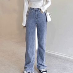 Lightweight Baggy Bootcut Boyfriend Denim Jeans - Color: Stonewashed Black - High-Waisted And Generous Through Thigh And Leg. - Like New Condition: Unworn With No Flaws - 100% Cotton With No Stretch - Raw Hem - Size: ( M ): Fits More Like A Large Or 10us Measurements (Taken Flat): Waist 15.5” Inseam 28.5” Rise 12” Thigh 11.5" Bottom Hem 8 3/4" Petite Casual, High Waist Wide Leg Jeans, Y2k Casual, Jeans High Waist, Baggy Denim, Loose Trousers, Loose Jeans, Wide Leg Denim, Denim Outfit