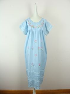 "Beautiful vintage embroidered flower flowy maxi dress / nightgown from the 70s. Features a rounded neckline, a fitted yoke and gathered, flared flowy ankle length dress. Features pleated and lace trim on the sleeves and a 11.5\" wide band around the bottom of the dress. Made of a lightweight woven periwinkle colored material that's slightly sheer when held in the light. Has pretty embroidered flower designs on the front and back in shades of pink, purple, orange, yellow, green, and blue. Looks Nightgown Flowy, Prairie Nightgown, 70s Kaftan, Vintage Prairie Dress, Vintage Maxi Skirt, 70s Maxi Dress, Dress 70s, Dress Cottagecore, Chic Bohemian