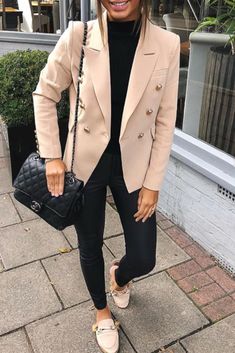 Casual Beige Blazer Outfit, Creme Blazer Outfit Womens Fashion, Tan Blazer Outfits Women Classy, Light Tan Blazer Outfits Women, Beige Short Blazer Outfit, Cream Colored Loafers Outfit, Cream Blazer Outfits For Women Work, Beige Blazer Outfit Winter, Beige Loafers Outfit Women Work