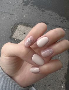 Nail Minimal Design, Nails Cute Simple, Bridal Nail Designs, Quartz Nails, Bridal Nail, Minimal Nails Art, Makeup Outfit