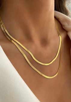 This gold snake chain necklace is made of stainless steel. Lenght 31cm / 12 inches All products in this store are stainless steel. You can use this necklace anytime in your daily life. They never tarnish in the sea and pool or in the shower.  If you have any question, please message me 💌 Italian Necklace Gold Jewelry, Snake Chain Necklace Gold, Modern Necklace Design, Gold Herringbone Chain, Italian Necklace, Birthday Fit, Classic Pearl Necklace, Italian Chain, Dance Ideas