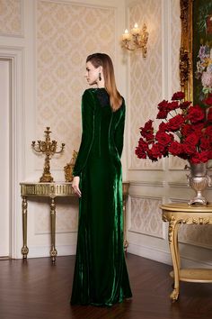 An elegant choice for formal events, this dress exudes grace and sophistication. The mermaid silhouette flatters the figure, while the long sleeves and rose-embellished details add a touch of romance. Make a statement with this luxurious velvet dress. *Note: The length is measured from the shoulder to the shortest of the front.Length: XS: 157cm, S: 159cm, M/L/XL: 160cm, XXL: 162cm Long Sleeve Evening Dress With Fitted Bodice For Gala, Elegant Fitted Floor-length Long Sleeve Dress, Elegant Long Sleeve Dress With Sweep Train, Fitted Velvet Long Sleeve Dress For Formal Events, Long Sleeve Fitted Bodice Evening Gown, Elegant Long Sleeve Prom Season Dresses, Elegant Long Sleeve Floor-length Dress For Winter Evening, Elegant Long Sleeve Evening Dress For Formal Occasions, Fitted Bodice Gown With Long Sleeves For Evening