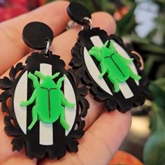 Brand New! Perfect For Halloween! Don’t Forget To Check Out My Other Items Bundle, And Save! Thank You For Viewing!! Beetle Earrings, Halloween Green, Green Beetle, Beetle Insect, Victorian Frame, Halloween Goth, Earrings Halloween, Goth Jewelry, Halloween Earrings